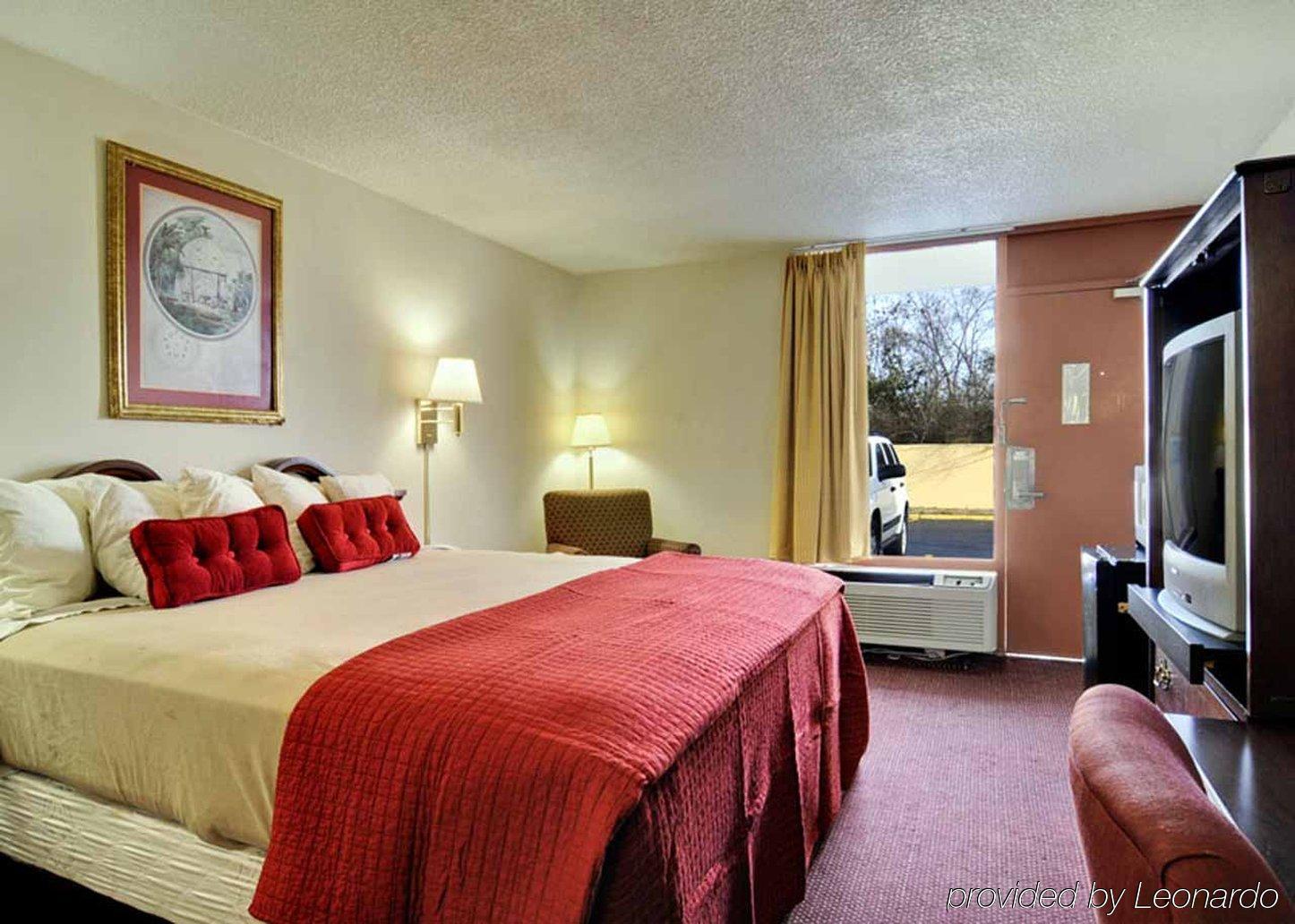 Econo Lodge Inn & Suites Macon Room photo